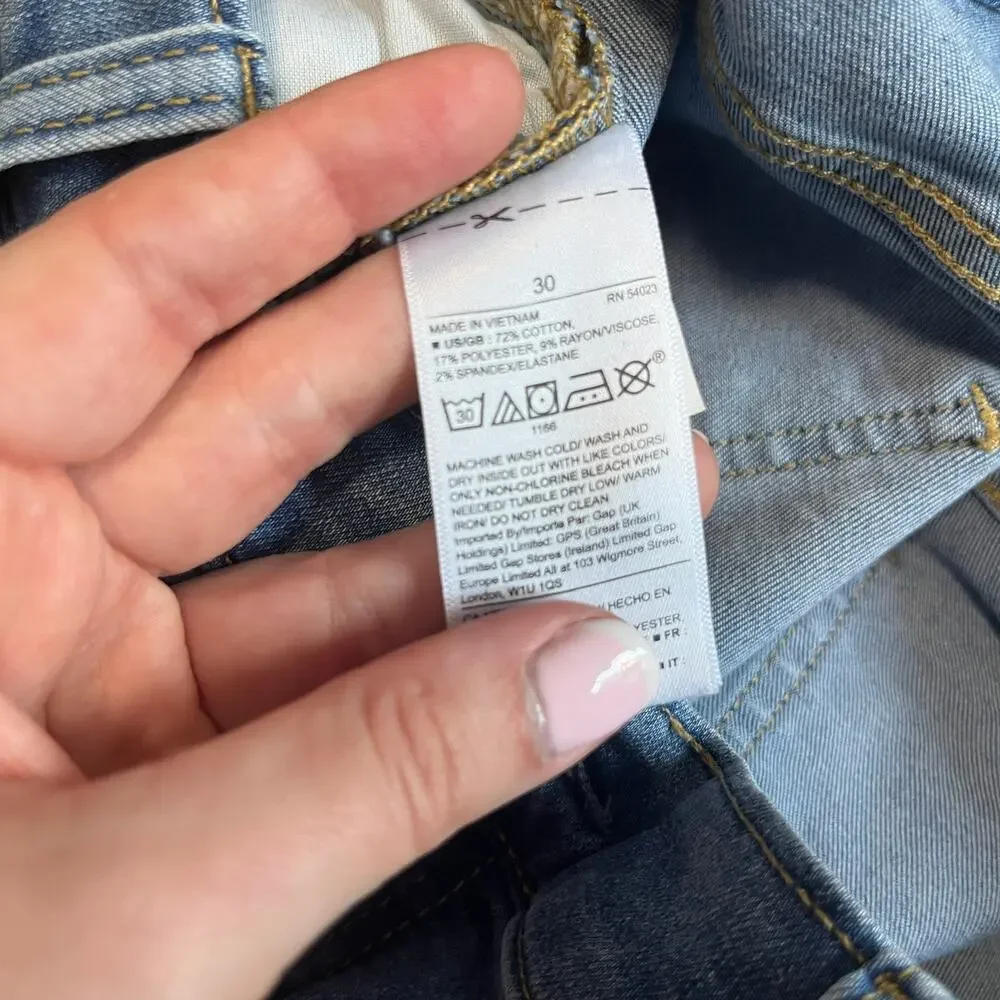 Gap Light Blue Girlfriend Jeans Size 30